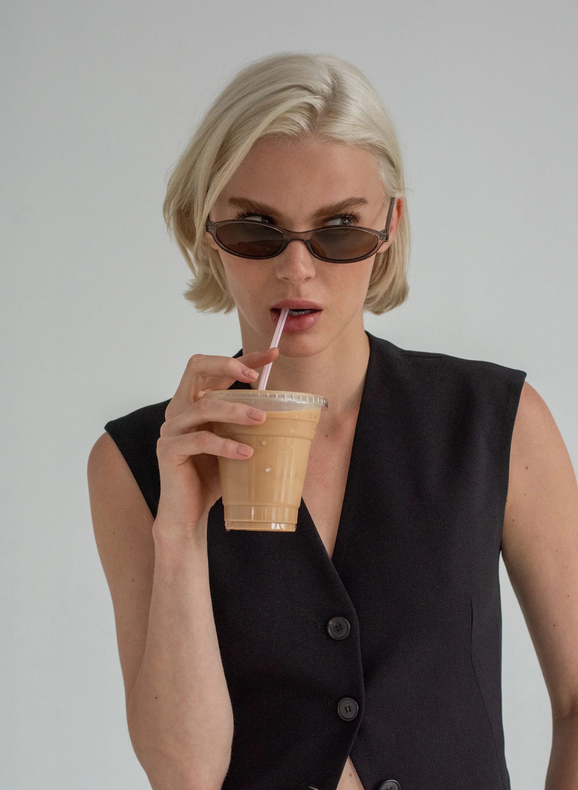 Otra Hazel Transparent Sunglasses - Image 5