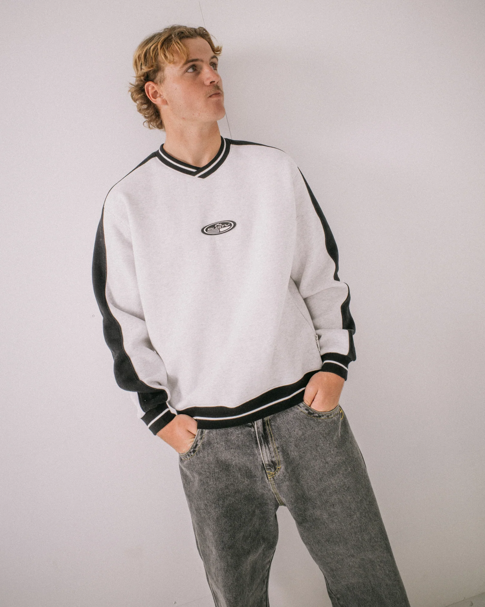 Vengeance V Neck Fleece - Image 2