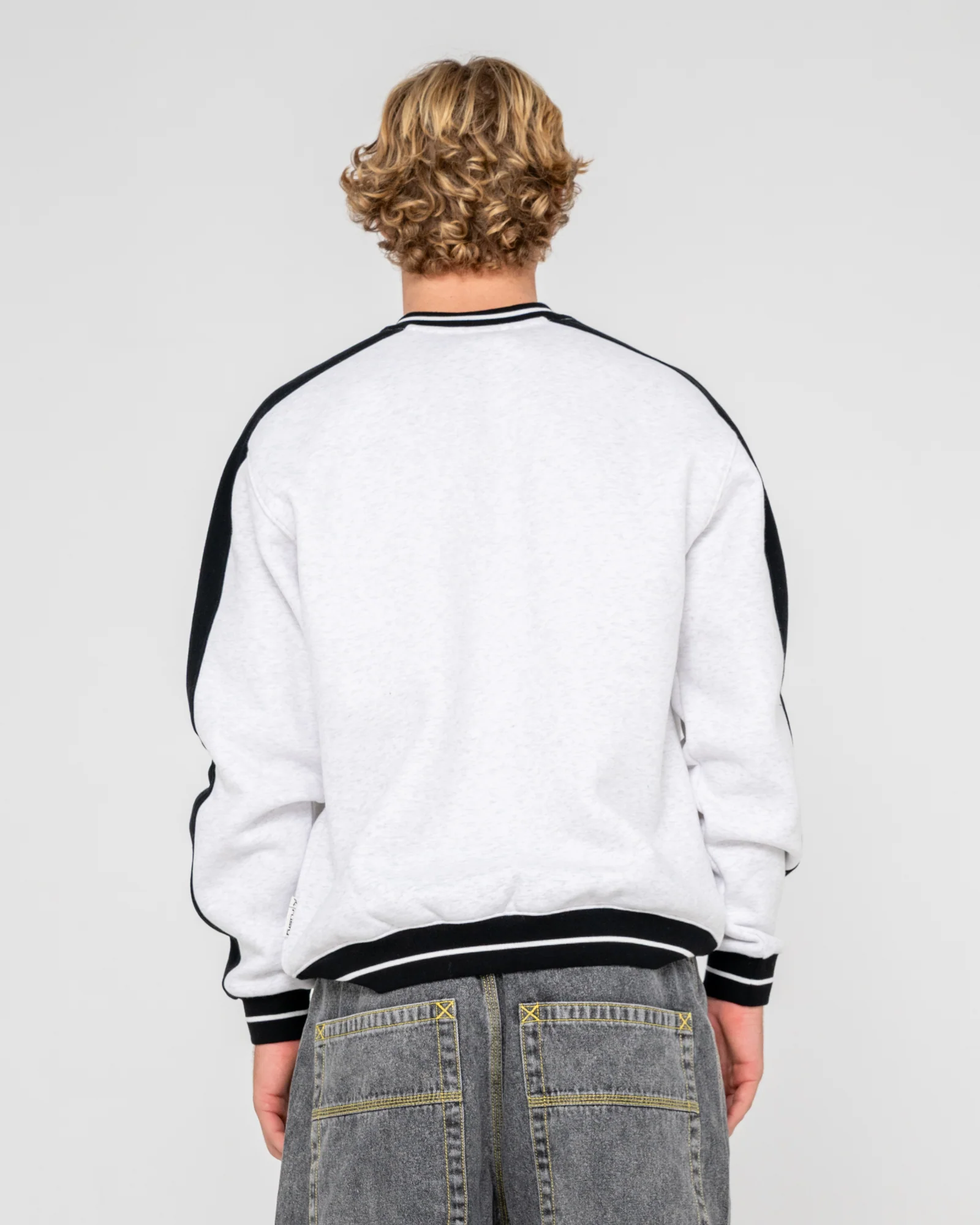 Vengeance V Neck Fleece - Image 4