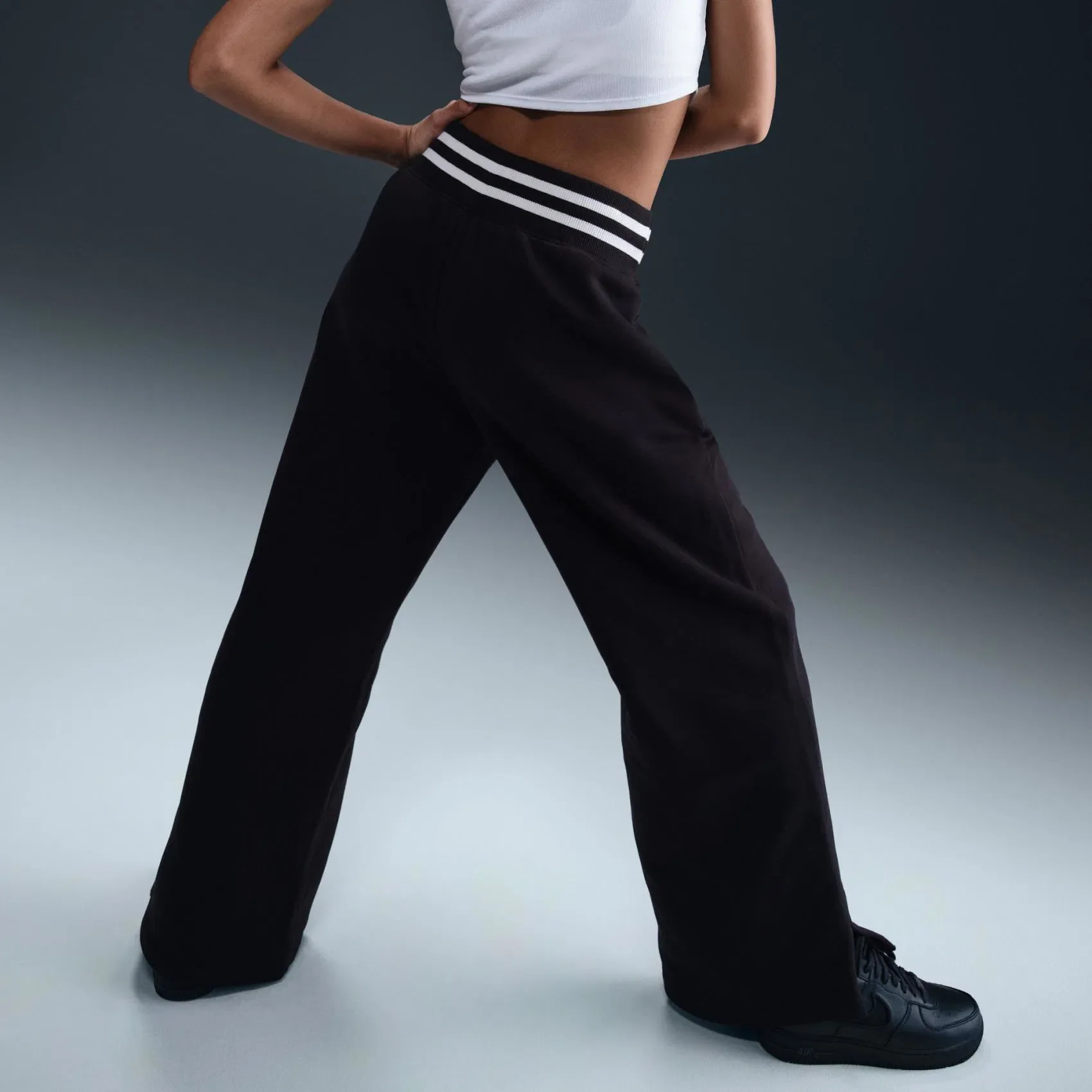 Sportswear Phoenix Wide Leg Graphic Pant - Image 2